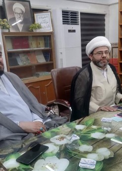 الشيخ المالكي... يرأسُ اجتماعا للفضلاء.  في مقره في النجف الاشرف