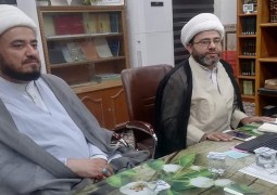 الشيخ المالكي... يرأسُ اجتماعا للفضلاء.  في مقره في النجف الاشرف