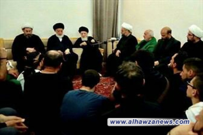 المرجع الحكيم خلال لقاءه بوفد من حوزة الإمام الحسين (ع) الكندية