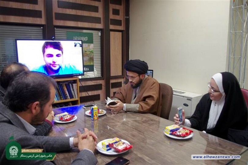 شاب بريطاني يعتنق الإسلام عن طريق التواصل الإفتراضي مع الحرم الرضوي الطاهر