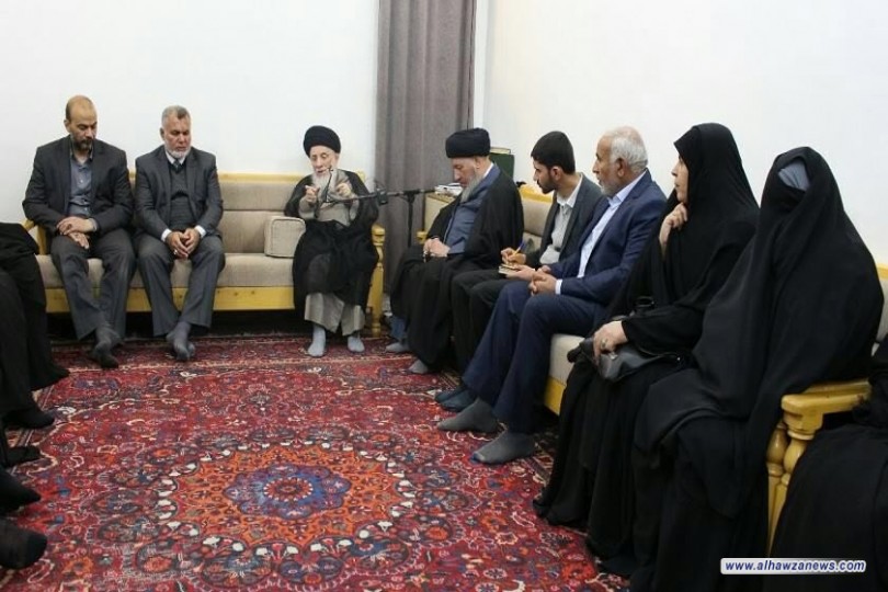  السيد الحكيم(مدّ ظله) يدعو المرأة للاهتمام بعائلتها والحفاظ على تماسكها بتربية النشء الجديد على الثوابت الدينية وانتشاله من الضياع