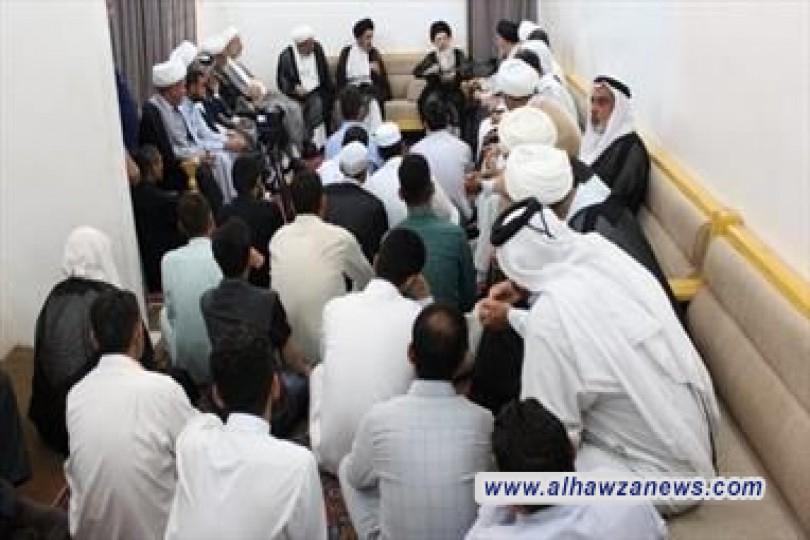 المرجع السيّد الحكيم يوصي طلبة الحوزة العلميّة بالتواضع والتّفاعل مع النّاس لأداء وظيفتهم بالوجه الأكمل 