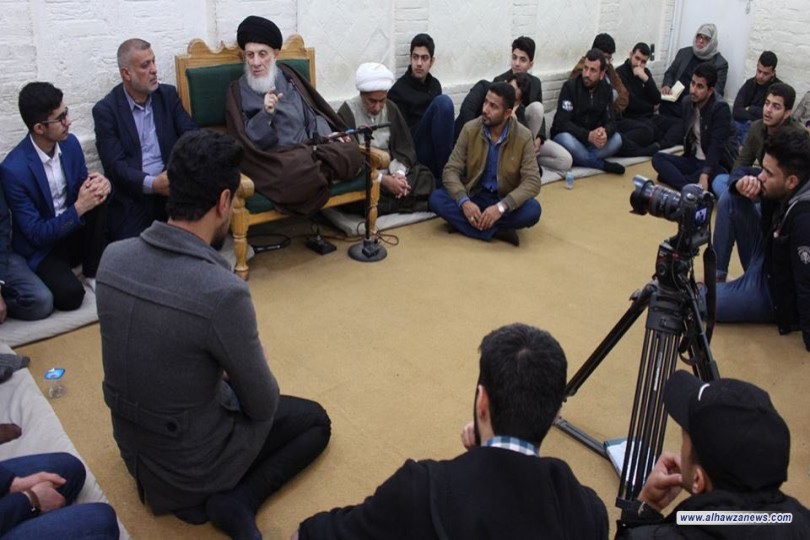 سماحة المرجع الديني السيد الحكيم (مدّ ظله) يوصي الشباب بتحمل مسؤولياتهم للنهوض بكيان بلدهم، بمزيد من التمسك بدينهم وعقيدتهم