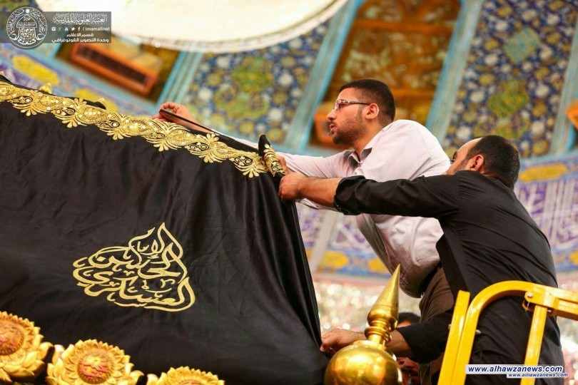 بالصور  اتشاح ضريح الامام علي ( عليه السلام) بالسواد ايذاناً ببدء شهر محرم الحرام 1439هـ .