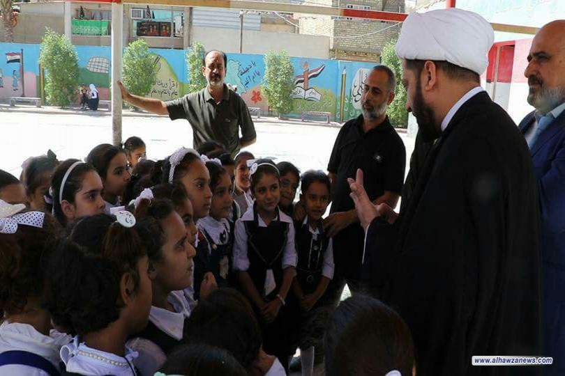 مكتب المرجع الديني الشيخ محمد اليعقوبي ( دام ظله )  بغداد الرصافة في زيارة الى مدرسة من مدارس صديقة الطفولة في مدينة الصدر وتزويدهم بالمال للترميم 